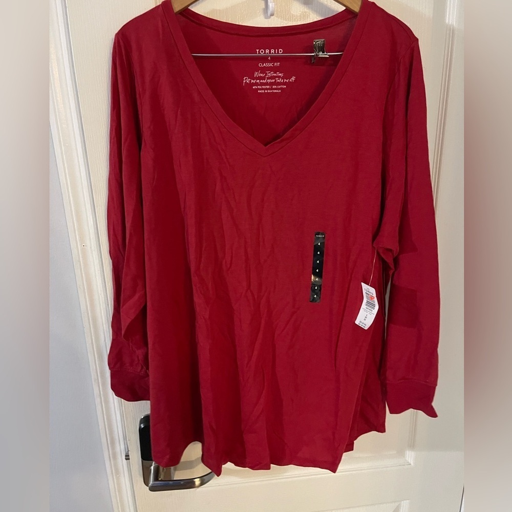 Torrid Classic Fit Red V-Neck Long Sleeve Tee Shirt Womens Plus Size 4 4X New
